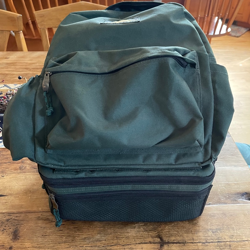 California Innovation Backpack Green with cooler on the bottom New